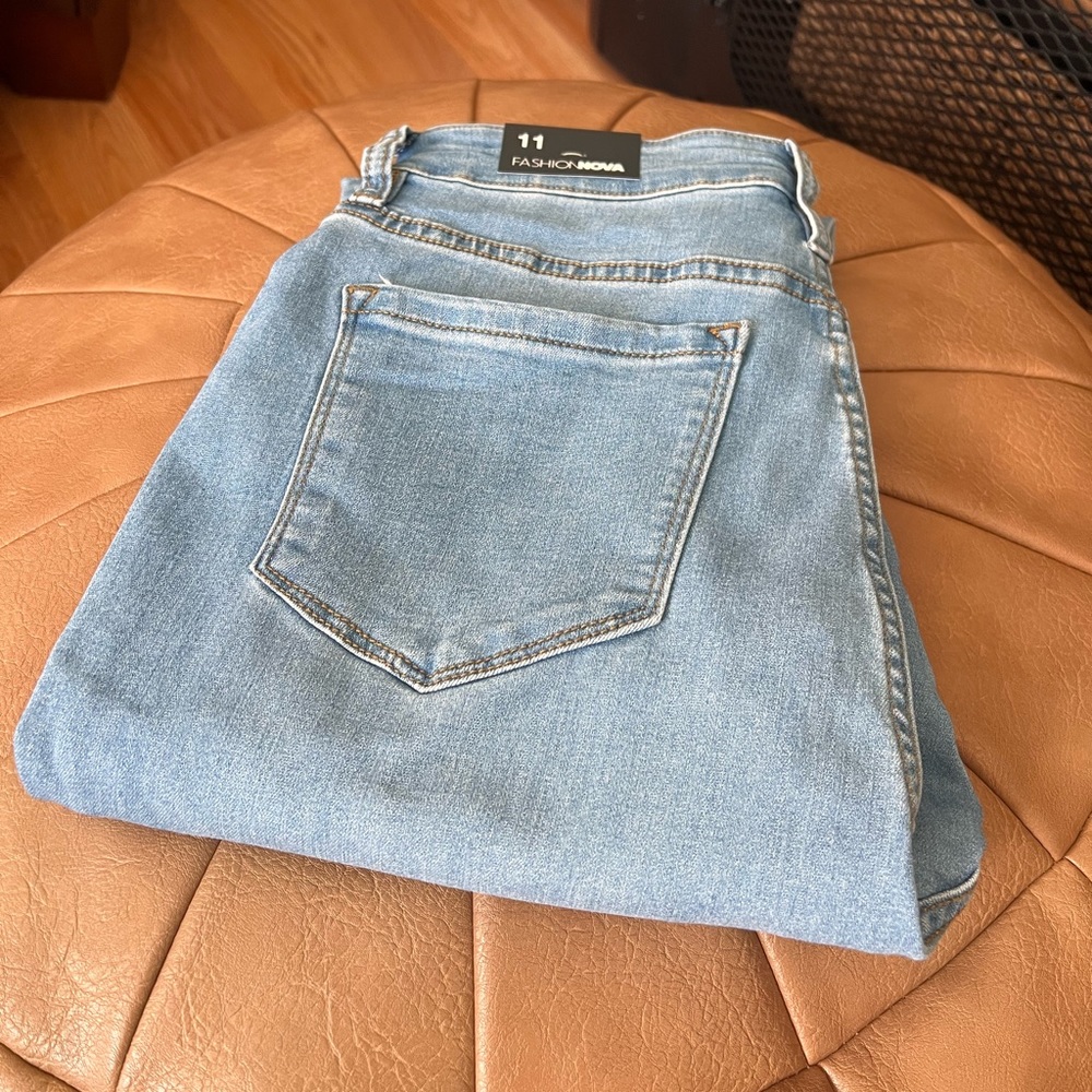 Fashion Nova light wash skinny jeans - Picture 1 of 5